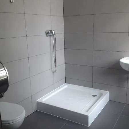 Hostel Dworcowy W Dzierzoniowie *